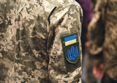 Украинские военные пытаются покинуть Мариуполь в женской одежде