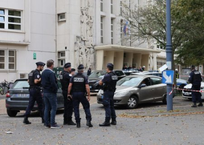 Теракт во Франции: бывший ученик зарезал преподавателя под возглас «Аллах Акбар»