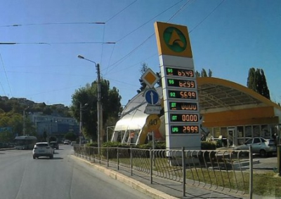 Цены на крымских АЗС каждый день растут на рубль