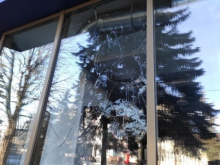 В Ровно разбили окна в офисе «Евросолидарности»