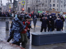 Митинги в России: обстрел снежками и более двух тысяч задержанных
