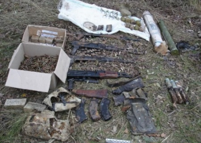 Взрывчатка, гранатомёты и «Шмели»: на освобождённых территориях продолжают ликвидировать оружейные схроны