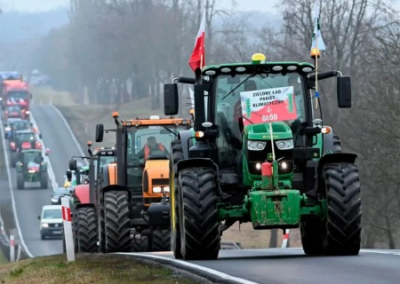 Фермеры Польши по всей стране протестуют против засилия сельхозтоваров с Украины