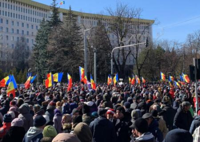 Антиправительственный митинг в Кишинёве: полиция не пропускает автобусы из других городов, задерживает «подозрительных»