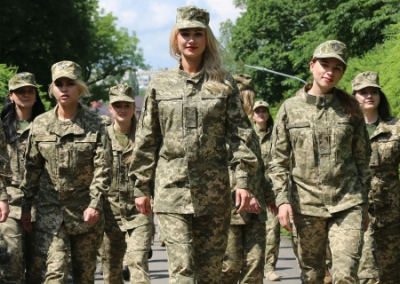 Ставшим на воинский учёт женщинам-медикам обещают разрешать выезжать за границу