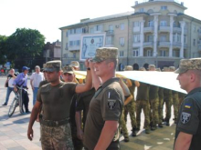 На Украине установили очередной рекорд: наибольшее количество военных развернуло флаг страны