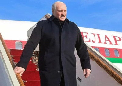 Лукашенко прилетел в Москву