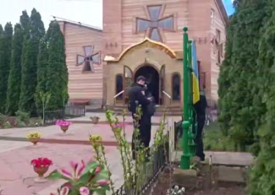В Черкассах представители ПЦУ захватывают Свято-Андреевский храм Украинской православной церкви