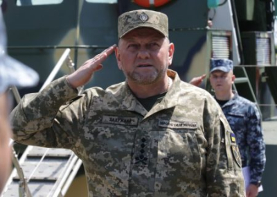 Киев обнародовал очередное фото с Залужным при передаче ВМС Украины артиллерийского катера «Буча»