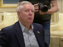 Сенатор Грэм назвал смерть россиян самой удачной тратой денег США. Захарова напомнила, чем закончилась предыдущая авантюра