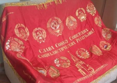 СБУ задержала жителя Львовской области за попытку продажи советского знамени