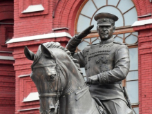 В Москве осудили женщин, которые осквернили памятник Жукову террористической аббревиатурой Украины