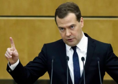 Медведев призвал Шольца покаяться перед украинцами за то, что обрёк их на истребление