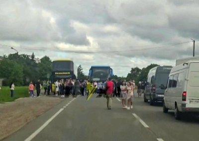 Из-за мобилизации водителя автобуса пассажиры перекрыли трассу Тернополь — Львов