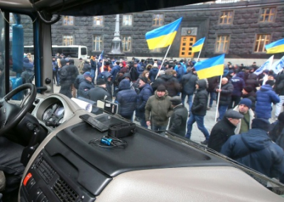 Новый закон о мобилизации вступил в силу на Украине: на улицах пусто, бастуют дальнобойщики, на военкомов нападают с ножами