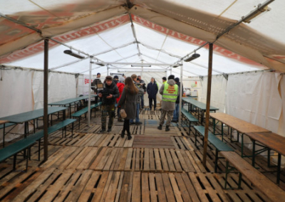 В Харькове готовятся к развёртыванию пунктов, в Ровно уже монтируют 36-метровую палатку для обогрева людей
