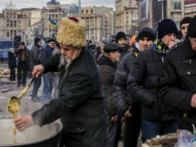 Согласны на миску комбикорма, лишь бы война продлилась: Зеленский целенаправленно уничтожает украинцев под лагерь для мигрантов