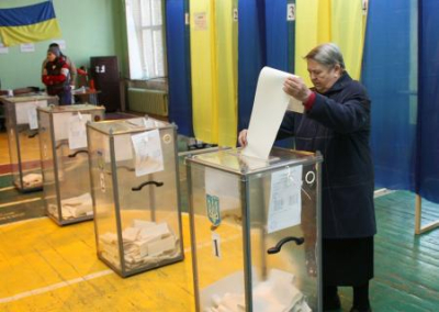 Подарок под ёлку: зимой на Украине состоятся досрочные выборы президента