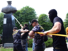 Растерзанная память и вирус фашизма: Украина воюет с мемориалами