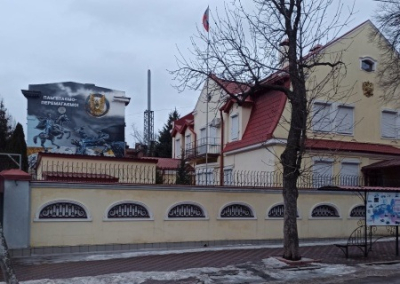 В Харькове возле консульства РФ установили баннер с «украденным» Крымом