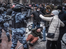 России грозят новые санкции за разгон протестующих и массовые аресты