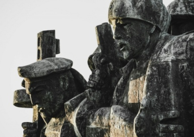 Накануне Дня Победы во Львове на Холме Славы проводят эксгумацию захоронений советских солдат