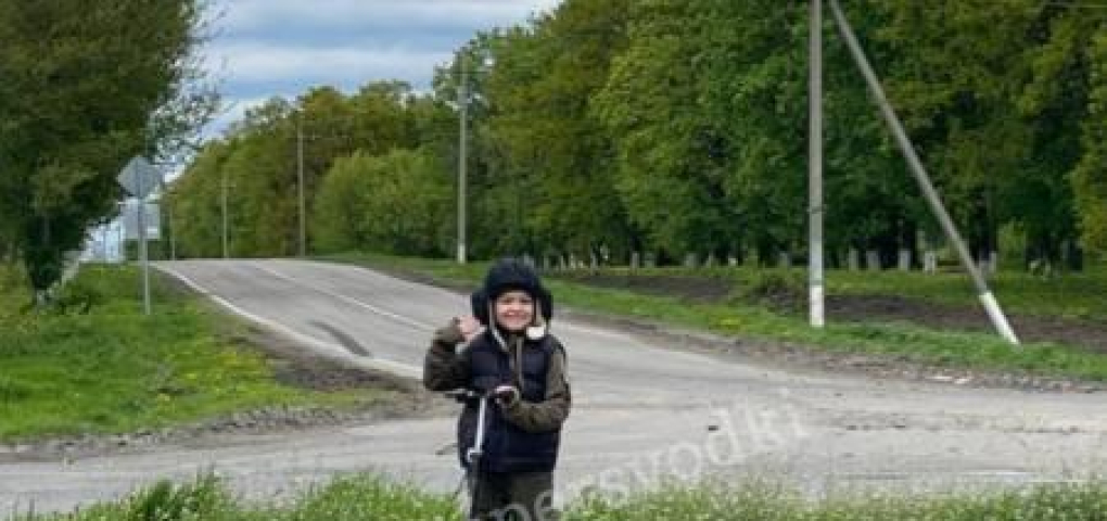 Бой алеши с колонной. Леша из Белгородской области. Мальчик Леша из Белгородской области. Маленький танкист Леша Белгородская область. Мальчик Леша из Белгородской области видео.