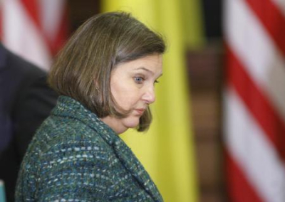 Нуланд подтвердила готовность США участвовать в переговорах по Донбассу — но пока не знает, как это сделать