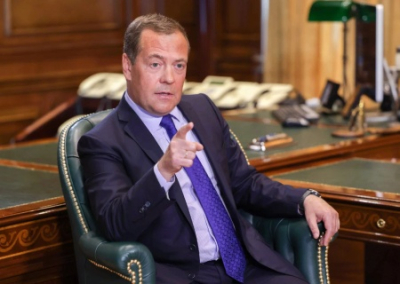 Медведев: Украине нужно отказаться от Киева при уступках спорных территорий