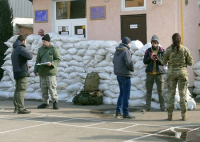 По всей Украине в ТЦК и воинских частях усилили меры безопасности после череды взрывов