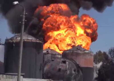 БПЛА ВСУ атаковал нефтебазу в Клинцах Брянской области, горят резервуары с горючим