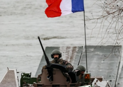 Le Figaro сделало 5 прогнозов, каким образом Макрон впутает Францию в конфликт на Украине