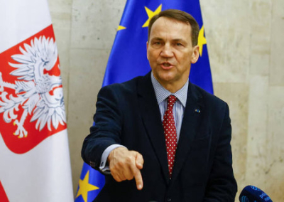 Новое правительство Польши, как и предыдущее,  потребовало репараций от Германии