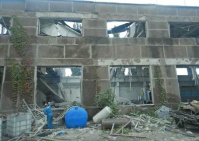 В Стаханове (ЛНР) в результате обстрела разрушено здание погрузочно-транспортного управления и повреждены жилые дома