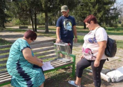 В ЛНР проходит досрочное голосование на выборах депутатов Народного совета. Никакой информации о кандидатах по-прежнему нет