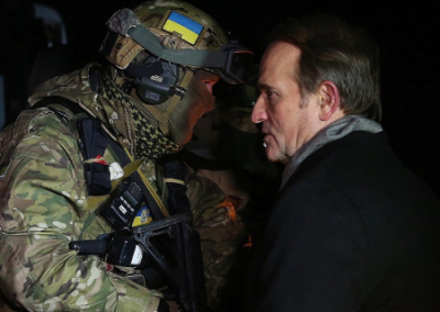 Москва и Киев обменялись пленными. Иностранные наёмники, командиры «Азова» и Медведчук на свободе