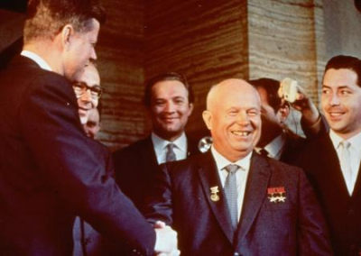 В преддверии встречи Байдена и Путина МИД РФ напомнил о Берлинском кризисе 1961 года