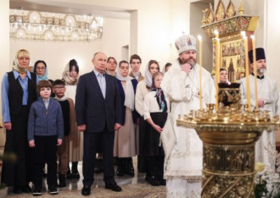 Путин встретил Рождество в церкви в Ново-Огарёво с семьями погибших военных