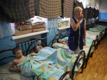 Украинские чиновники нажились на детях-сиротах