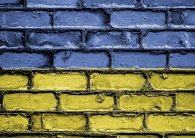Эксперт: «Украинское общество ссорят и разделяют сознательно — чтобы навязывать в лидеры безграмотных управляемых популистов»