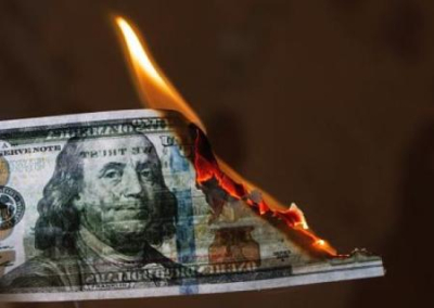 Власти США снизили доверие к доллару