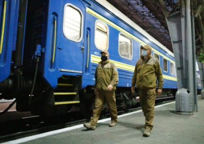 Украинские поезда усилены военизированной охраной для усмирения ВСУшников