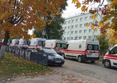 В COVID-больницах Харькова закончились места с кислородом, пациентов везут в область