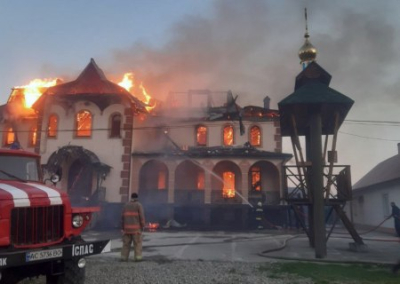 Украинский националист сжёг храм УПЦ в Черновицкой области