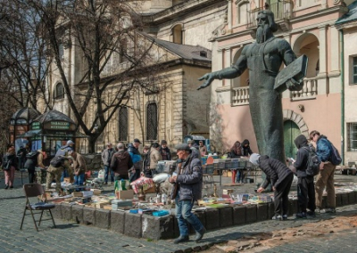 Во Львове запретили советские книги и значки по требованию военнослужащих