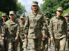 Ставшим на воинский учёт женщинам-медикам обещают разрешать выезжать за границу