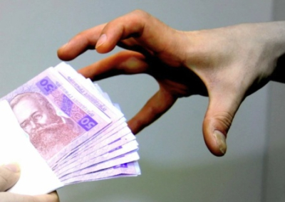 Деньги - депутатам, нищета - населению: масштабы украинской коррупции поражают