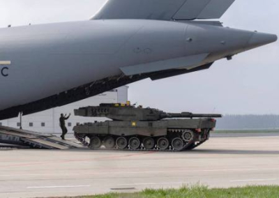 Восемь танков Leopard 2, обещанных Канадой Украине, прибыли в Польшу