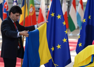 Politico о сокращении помощи Украине от США и ЕС: Киеву ничего не остаётся, кроме как стиснуть зубы и терпеть