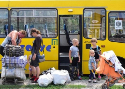 На Украине за отказ от обязательной эвакуации будут лишать опеки над детьми